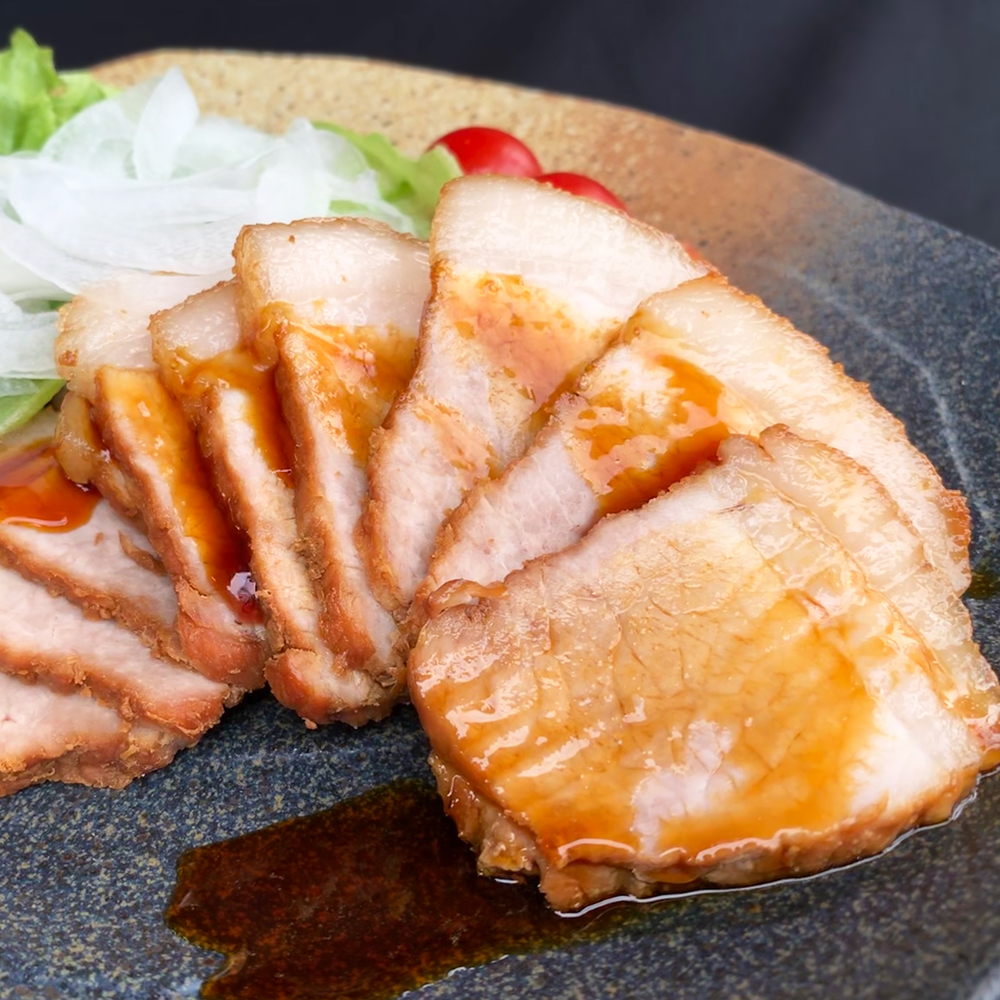 使い易いスライスカットの個食!焼豚丼、サンドウイッチにアレンジ多彩!チャーシューの原材料は、国産豚肉に小豆島産醤油、和三盆糖、香川県産ニンニクで味付けしました。完全手作り、化学調味料・保存料は一切使用
