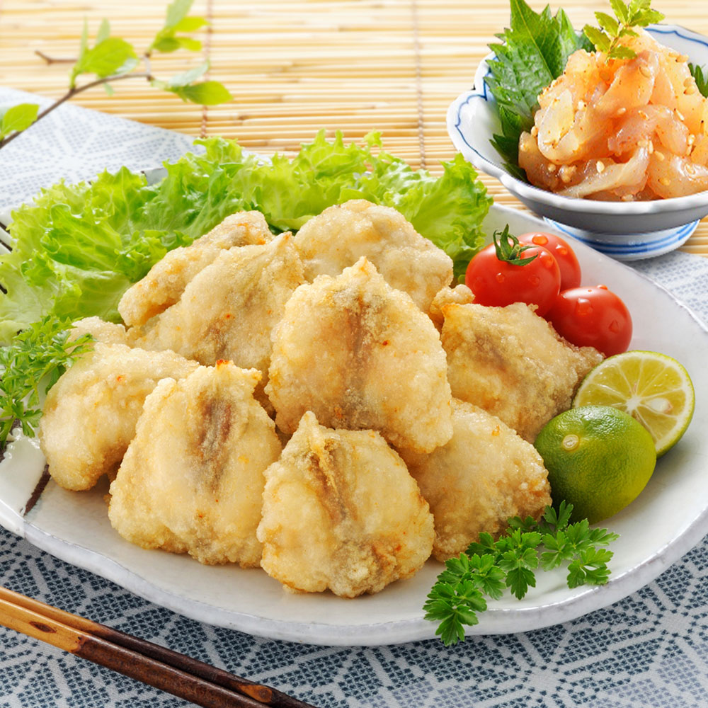 とらふくを刺身にする際に職人が包丁で丁寧に身から剥ぎ取った一匹のとらふくから少ししかとれない身皮ととらふくの身を塩辛風に味付けしました。お茶漬けとしても美味しくお召し上がりいただけます。シロサバフクを
